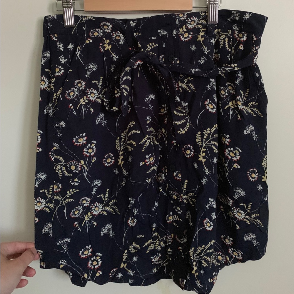 LOFT Floral Skirt - Medium